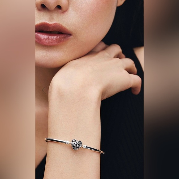 New 100% Authentic PANDORA 925 Silver Celestial Heart Bangle Bracelet - Picture 1 of 9